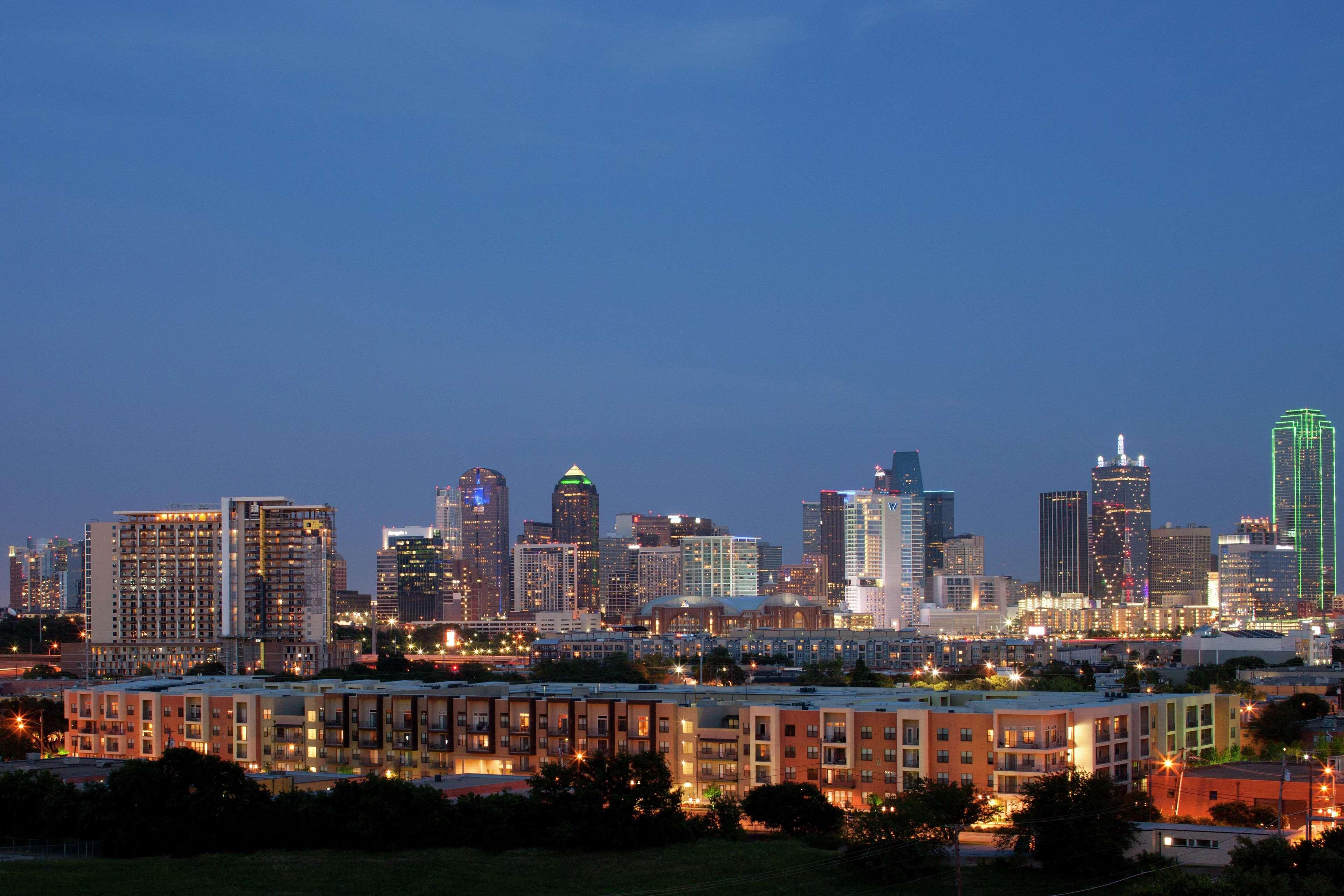 Doubletree By Hilton Dallas Market Center Buitenkant foto