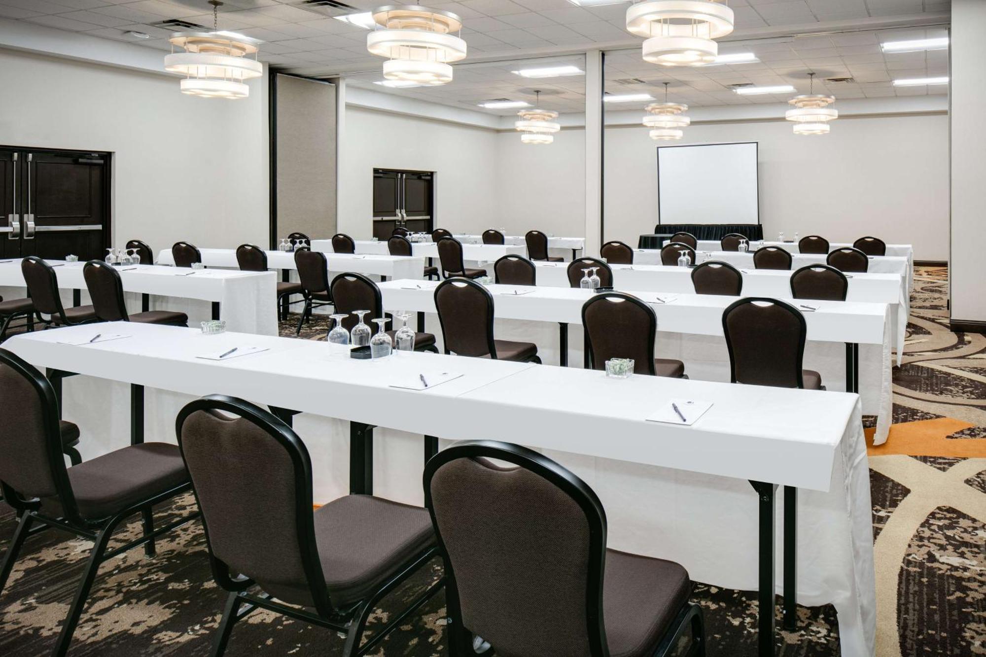 Doubletree By Hilton Dallas Market Center Buitenkant foto