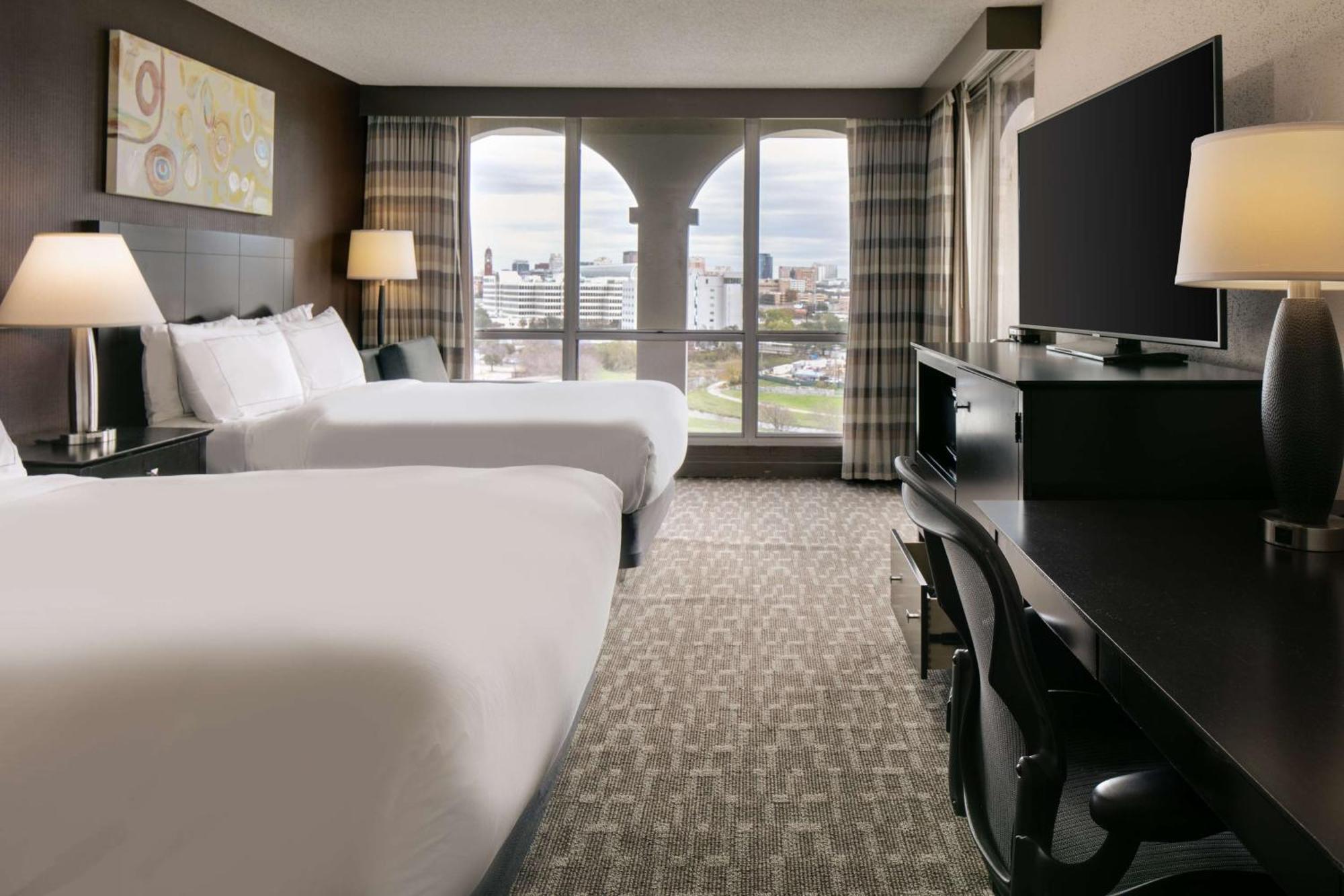 Doubletree By Hilton Dallas Market Center Buitenkant foto